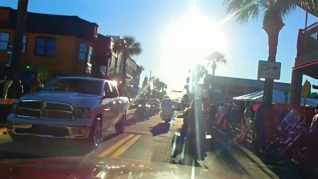 МОТО-ШОУ МИРА DAYTONA BEACH BIKE WEEK смотреть онлайн
