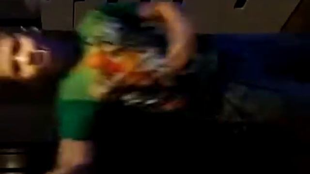 Артём Авраменко танцует брейк танц и ещё поосто танцы