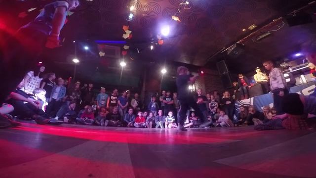 Bboys Артем Зауторин, Артем Игуменов | СЛК | BREAK DANCE Kids | VDFF BATTLE 14 смотреть онлайн