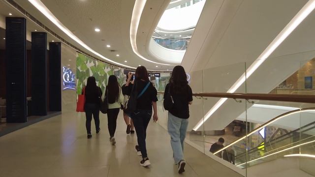 [4K] High End Elegant Mall in Ortigas Center - THE PODIUM Mall Tour смотреть онлайн