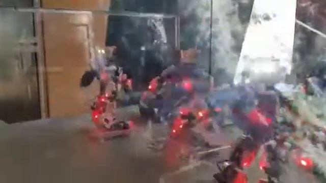 Танцевальный ансамбль роботов в выставочном городке «ЭКСПО 2017» смотреть онлайн