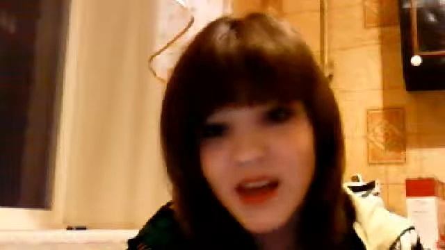 Прикольно поет