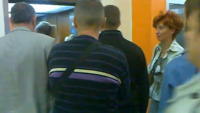 скуп испред канцеларије еу 18 10 2012  2
