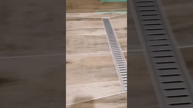 душевой поддон из керамогранита простое решение.