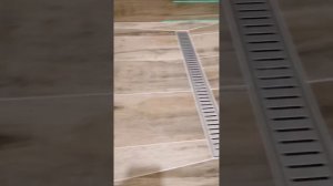 душевой поддон из керамогранита простое решение.