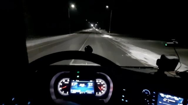 Поехали в рейс, гололёд , нет стоянок. Ночное движение... смотреть онлайн