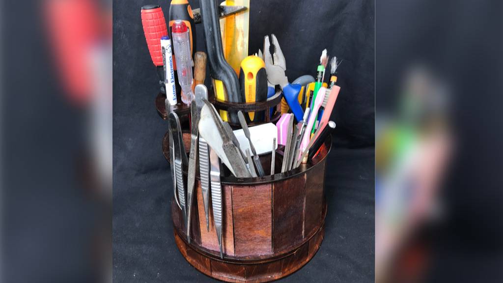 Сборка вращающегося органайзера для мелких инструментов