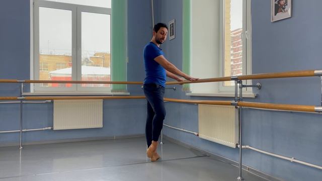 СЮР ЛЕ КУ-ДЕ-ПЬЕ I ПТИ БАТМАН. Уроки балета для взрослых смотреть онлайн