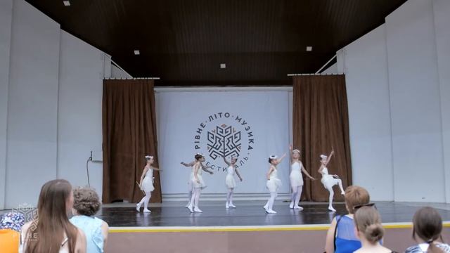 Рівне. Літо. Музика - зразковий ансамбль класичного танцю 