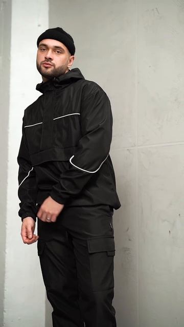 Чоловічий спортивний костюм з плащової тканини