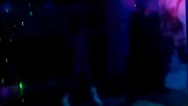 Памоштница клоунна, весёлое и смешное видео. Дурацкая девочка танцует как горила.НАСТАЯЩАЯ УРОДИНА! смотреть онлайн