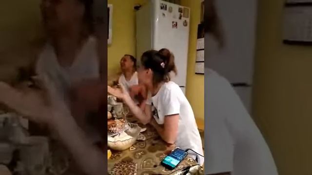 Русские девушки отдыхают) смотреть всем смотреть онлайн