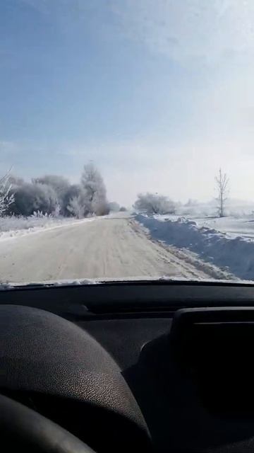 меган 3 зима на літній різині🖒