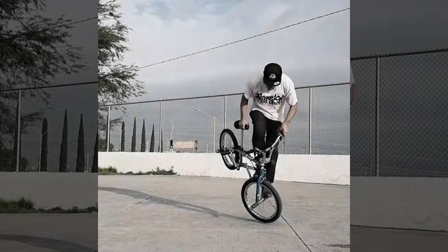 Bmx Flatland Practicando nuevo cambio смотреть онлайн
