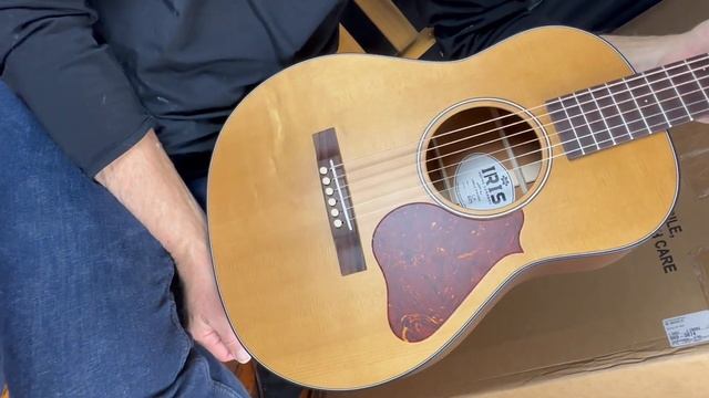 Iris CH Natural Sitka Spruce / Mahogany