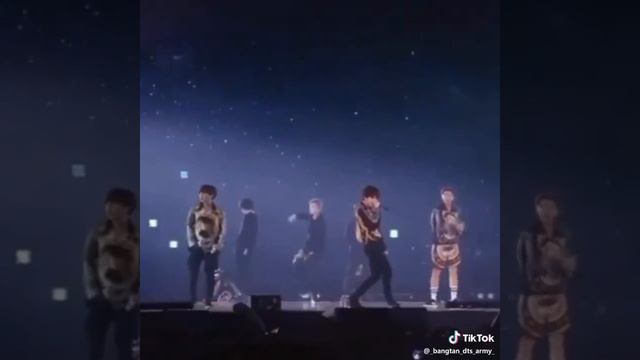 Тэхен его партия в песне Jump