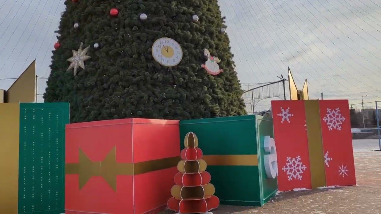 Новогодняя ёлка в Альметьевске на площади Нефтяников