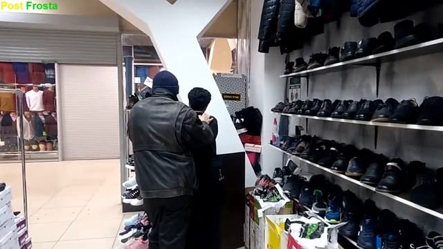 Мужик трёт продавщицу в магазине одежды смотреть онлайн
