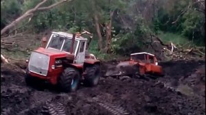 ТРАКТОР Т-150 ПО БЕЗДОРОЖЬЮ , ПО ГРЯЗИ . Трактор месит грязь