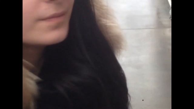 Приколы. (прикол с прохожей девушкой)