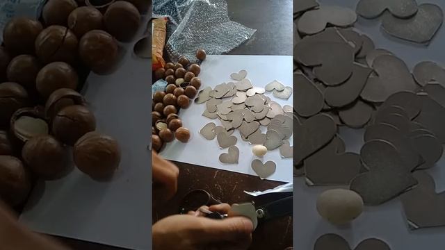 Dụng Cụ Tách Hạt Macca Hình Trái Tim