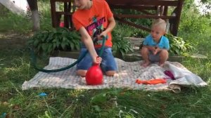Челлендж Взрываем Огромный ШАР с ВОДОЙ Challenge Giant Water Balloon 6ft Giant Balloon Show