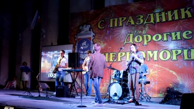 Крым.Черноморское, День поселка. Концерт. Рояль в кустах.