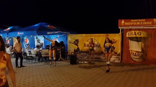 Вечер в Анапе. Центральный пляж, Девушки