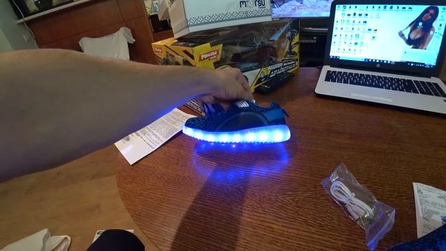 Распаковка покупок. Backup Plus 4тв.то.внешний жесткий диск . детские кроссовки светодиодами.