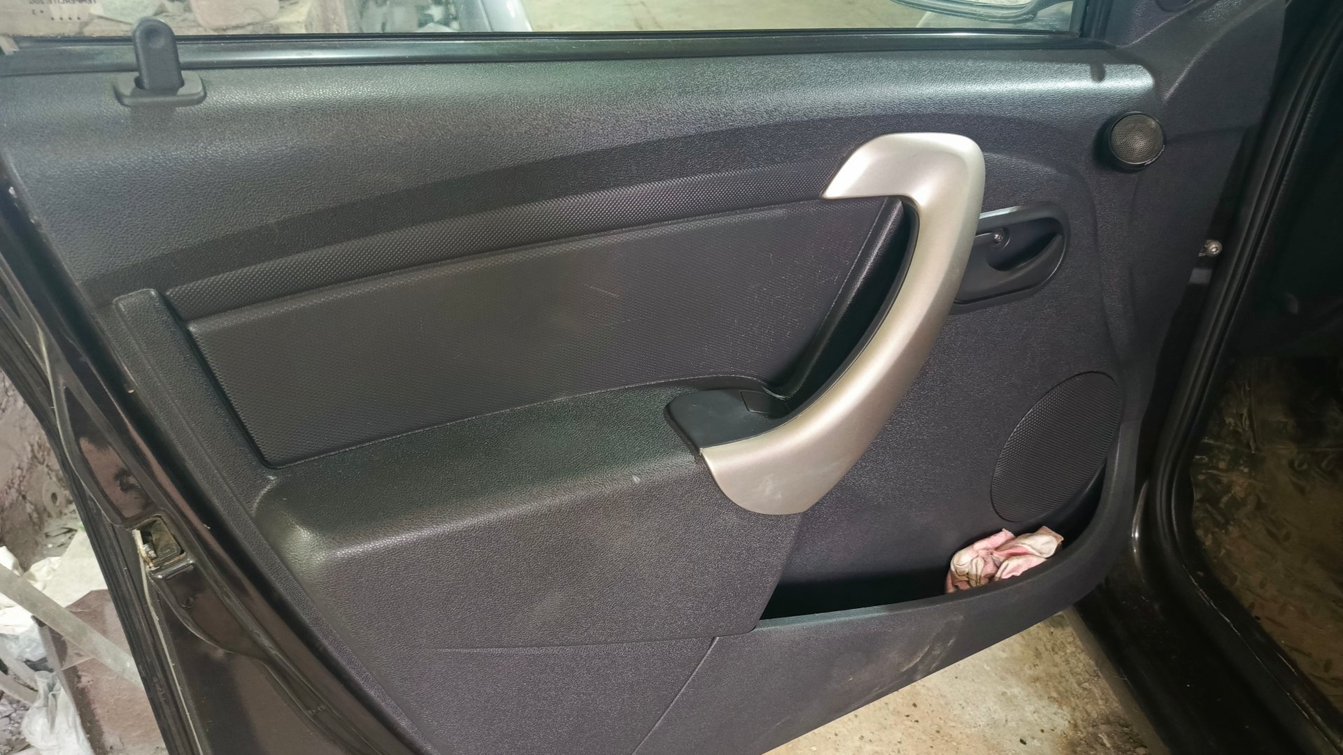 как снять обшивку двери ,дверная карта,передняя левая водительская Рено Сандеро 2013 год смотреть онлайн