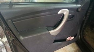 как снять обшивку двери ,дверная карта,передняя левая водительская Рено Сандеро 2013 год