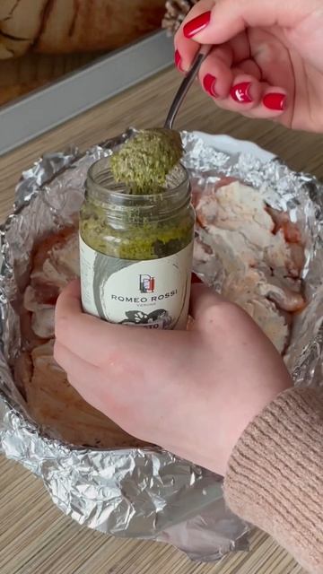 Звуки приготовления ужина)) Курочка с творожным сыром и соусом песто #рецепт #рецепты #готовимдома смотреть онлайн