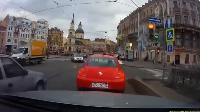 Самые смешные приколы на дорогах! Бабы за рулем смотреть онлайн