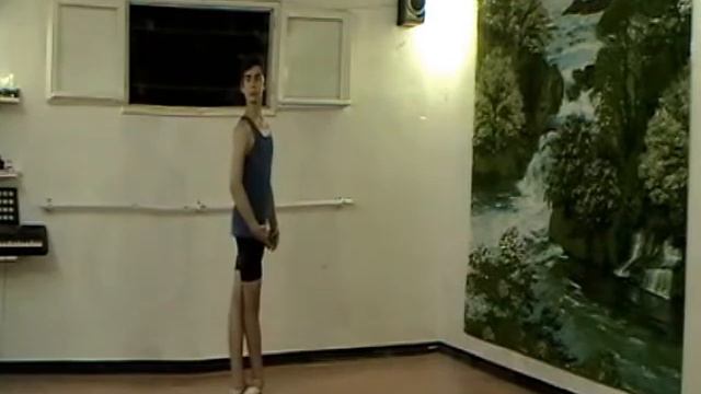 Подготовительное упражнение  к Tours En Dehors  из четвертой позиции