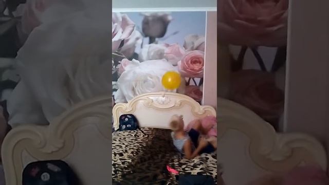 Дуже смішне відео як мій друг робить трюк з шаріком який називається ножнички смотреть онлайн