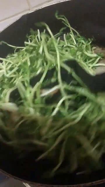 Stir fry peas sprout#shorts#satisfying#trending#viral смотреть онлайн