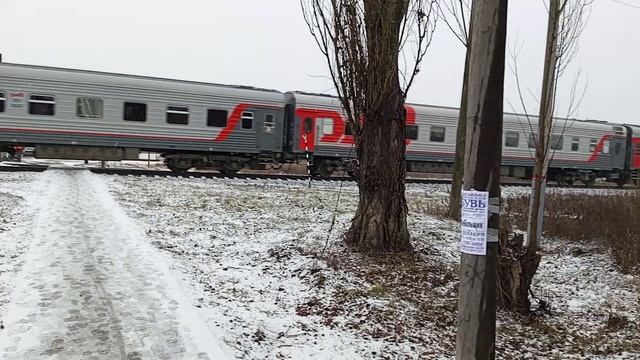 ТЭП70 с поездом 089Ж Волгоград-Санкт-Петербург прибывает на станцию Грибановка смотреть онлайн