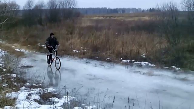 УПАЛ НА ЛЬДУ смотреть онлайн