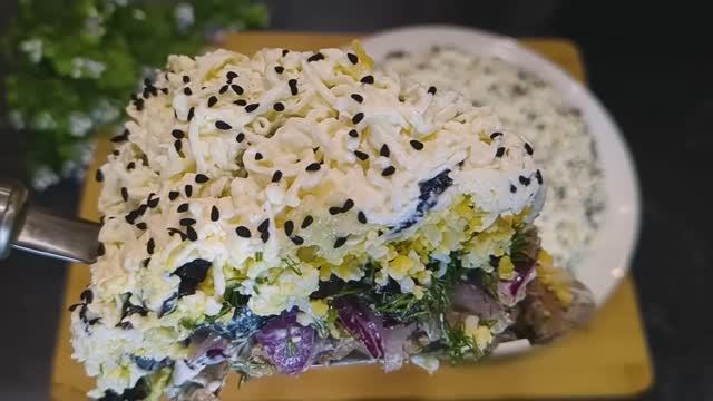 Салат ЧЕРНЫЙ ПРИНЦ! Его обожают МИЛЛИОНЫ! Готовьте больше, Салат ОБЪЕДЕНИЕ смотреть онлайн