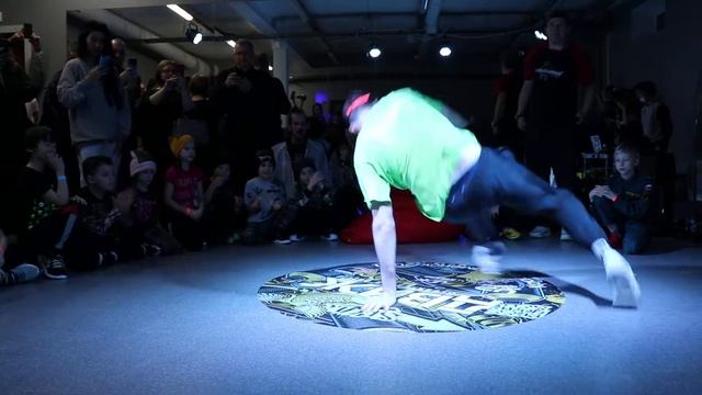 Батлы "Движ 2021". Судейский выход смотреть онлайн