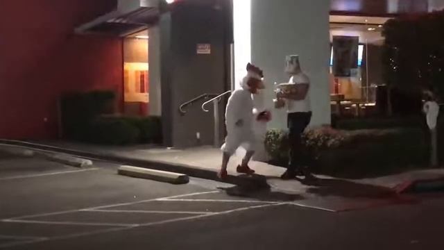 Пранки арабов  в костюме курицы! 🤣🤣😆 Будет жарко🔥🔥🔥🔥🤟