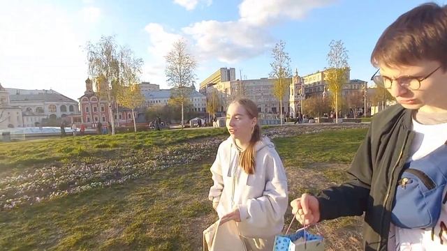 Аладдин и Анри де Бильярд празднуют свой день рождения смотреть онлайн