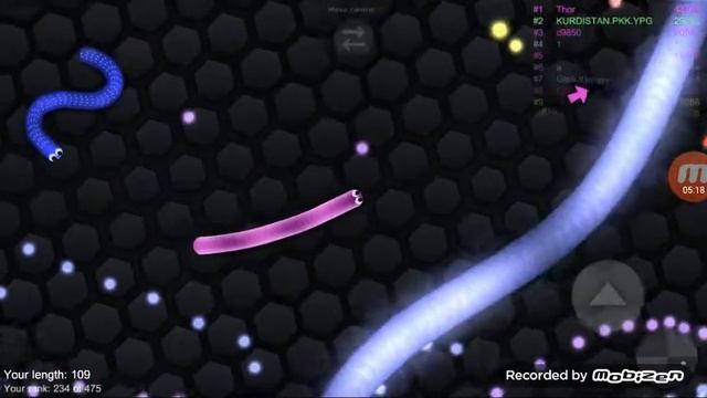 Вау Pink играет в слизарио 😰[Slisar-io] играю на телефоне смотреть онлайн
