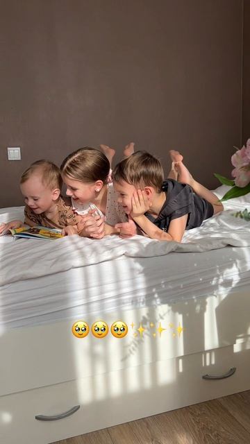 Говорящая книга «Нажималка» всегда собирает вокруг себя детей 👧 смотреть онлайн