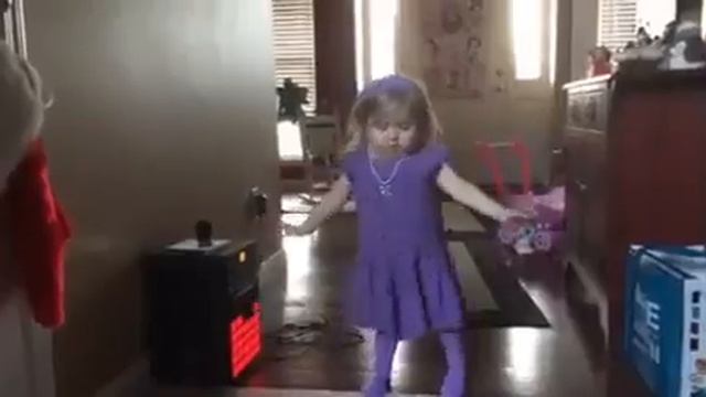 Прикольная девочка :) смотреть онлайн