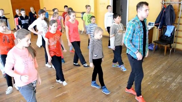 Не большие фрагменты с занятий по хип-хопу г. Мироновка(младшая группа)08.12.2013 г. смотреть онлайн