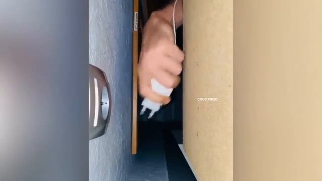 Прикол с розеткой смотреть онлайн