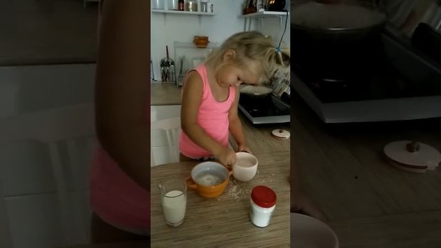 Олеся готовит кашу смотреть онлайн