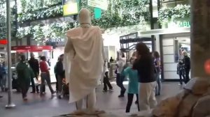 Статуя оживает! Пранк)