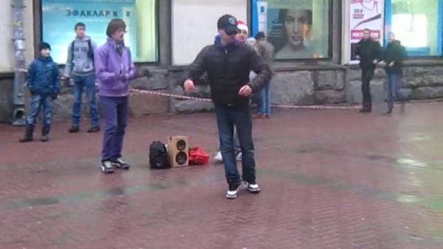 Арбат. Парни жгут....avi смотреть онлайн